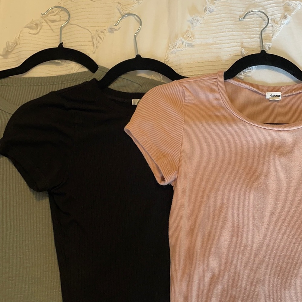 SOLID 3 PACK OF CROP TOPS/SHIRTS!